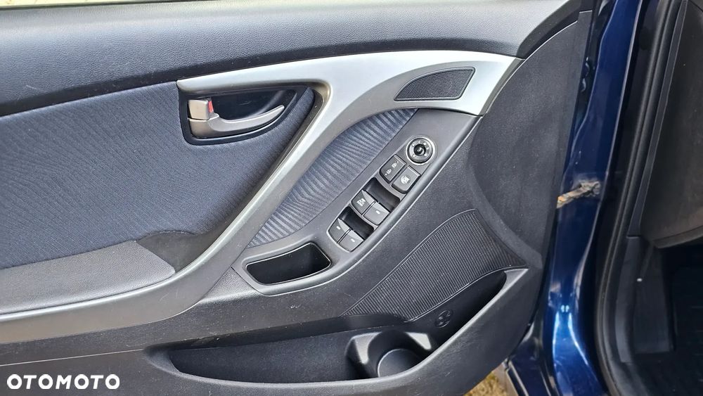 Hyundai Elantra - 10