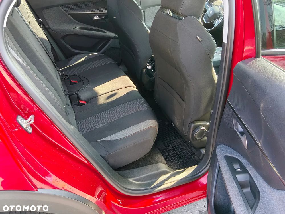 Peugeot 3008 1.2 PureTech Allure S&S - 8