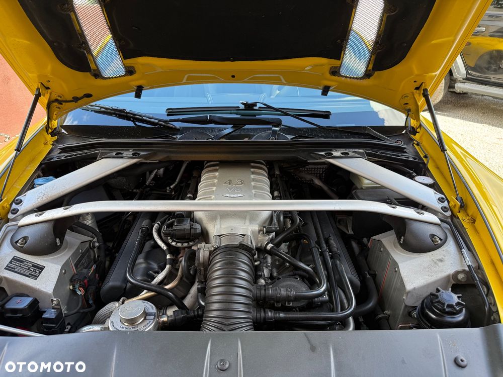 Aston Martin V8 Vantage - 9