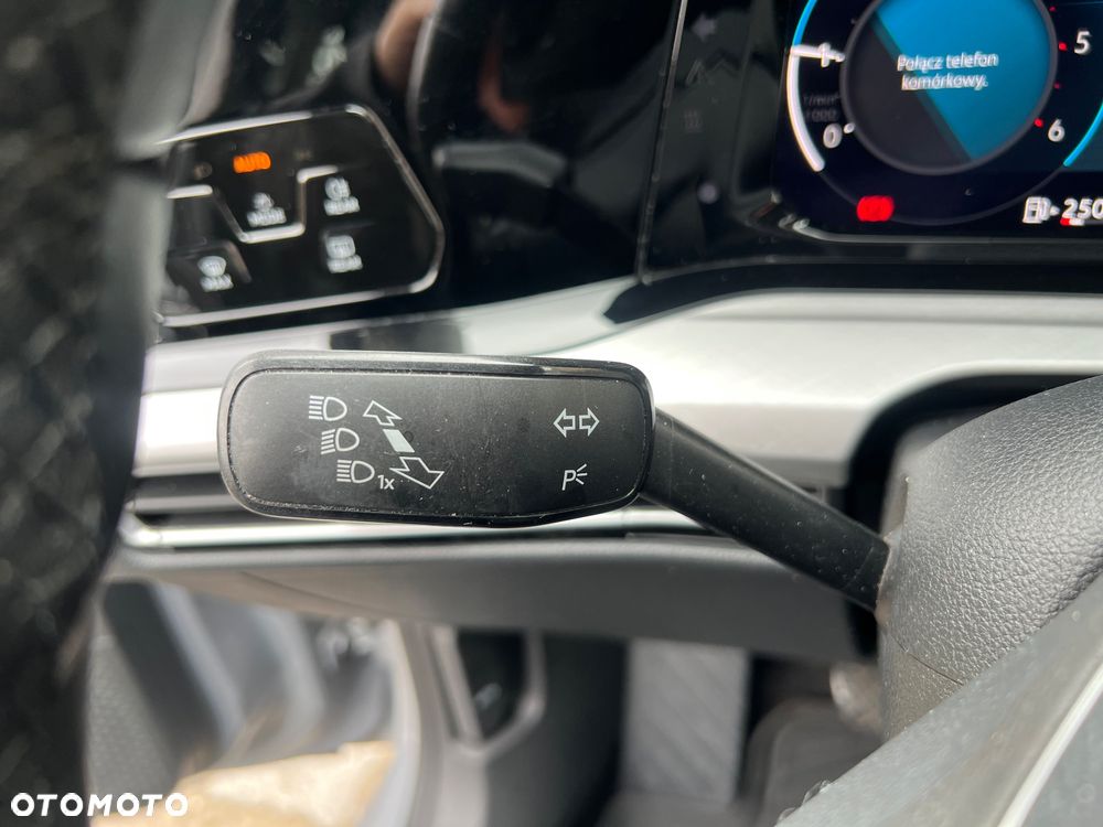 Volkswagen Golf 2.0 TDI SCR Life - 25