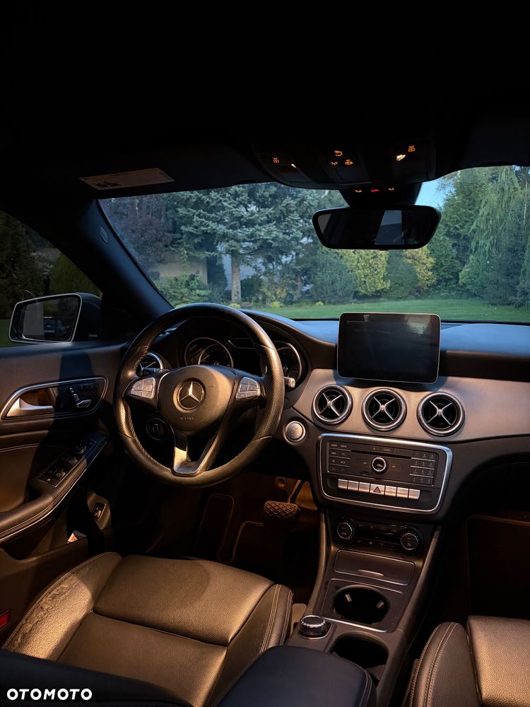 Mercedes-Benz CLA 250 7G-DCT - 16
