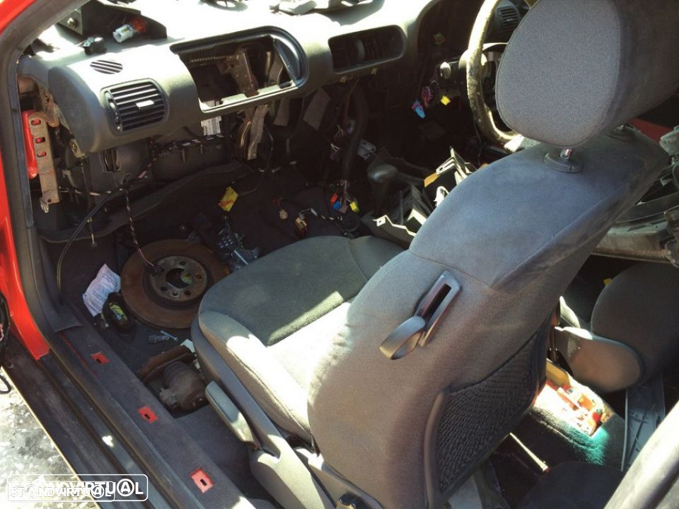 Audi A3 1.9 tdi de 130cv ano 2000 para peças - 2