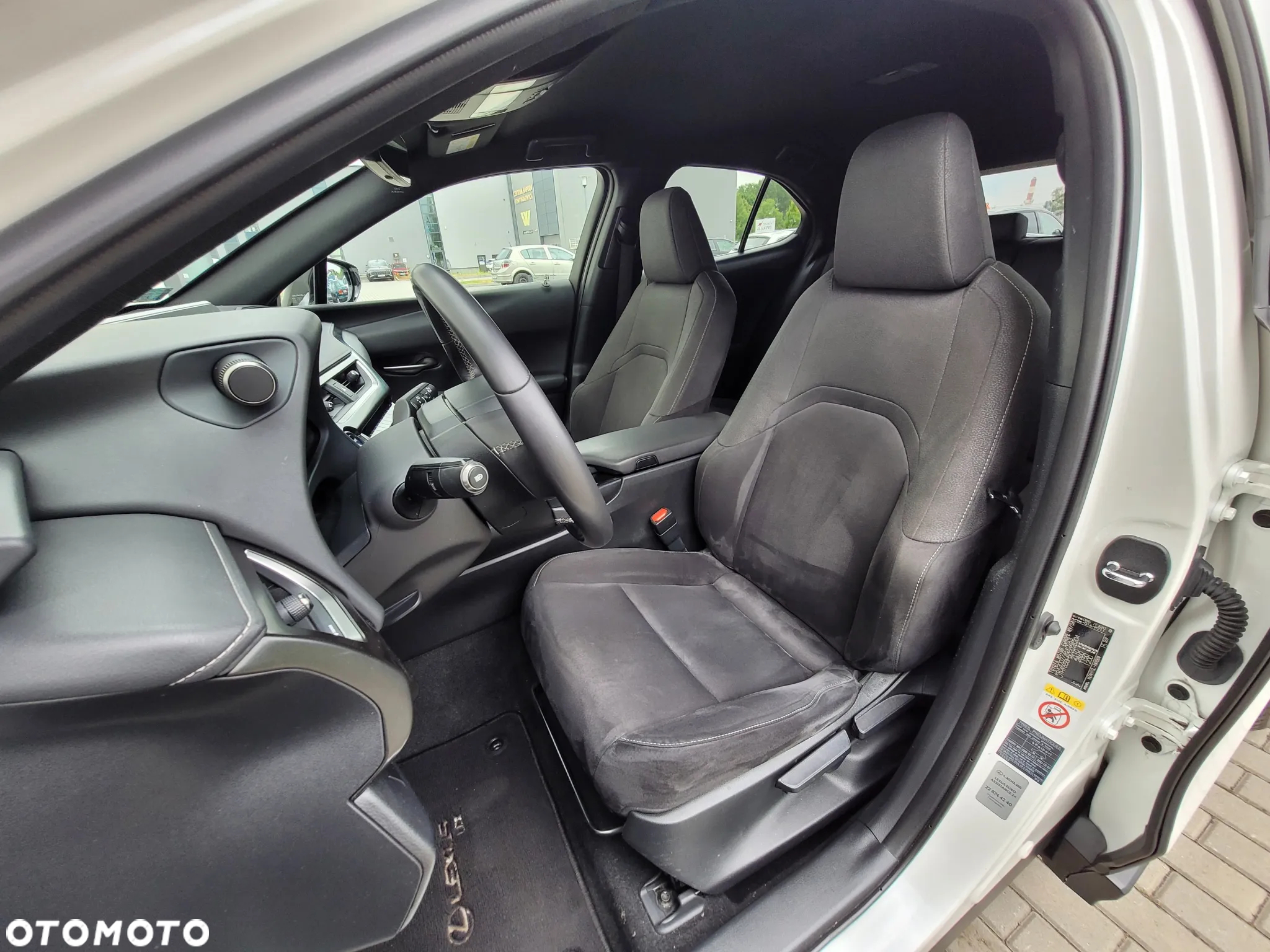 Lexus UX 250h Elegance 2WD - 12
