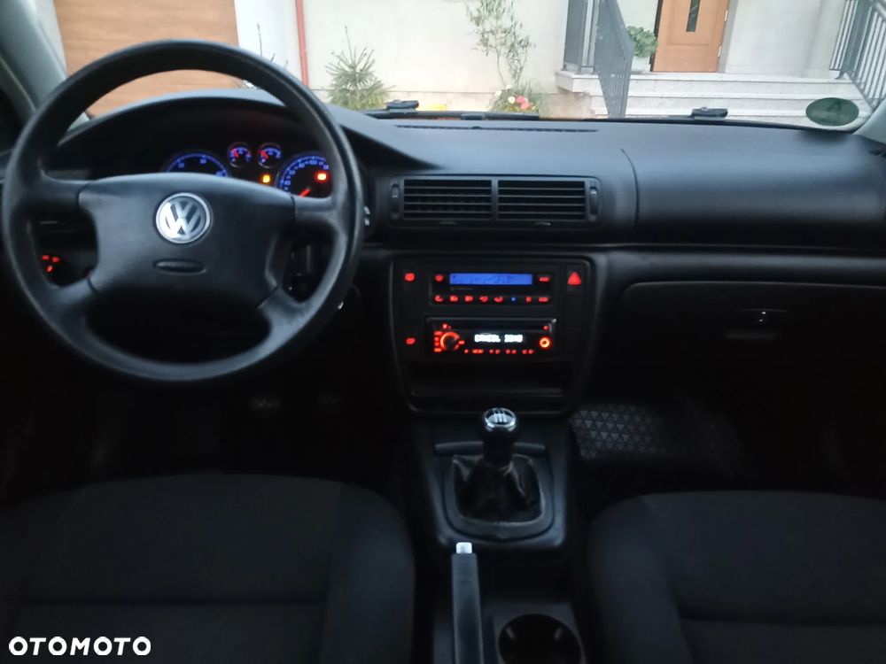 Volkswagen Passat 1.9 TDI Comfortline - 14