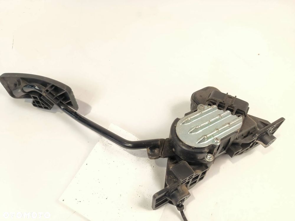 Pedał gazu / przyspieszenia APM30017 Mitsubishi Pajero 2008 SUV Diesel 147kW 3200cm³ - 2