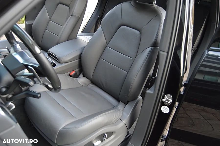 Porsche Cayenne Tiptronic S Platinum Edition - 31