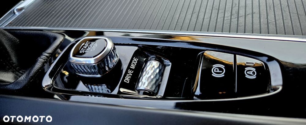 Volvo XC 60 D4 Momentum Pro - 30