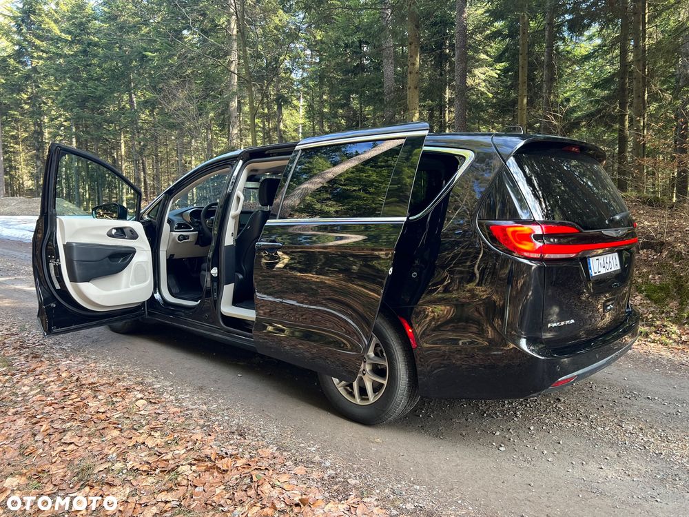 Chrysler Pacifica - 23
