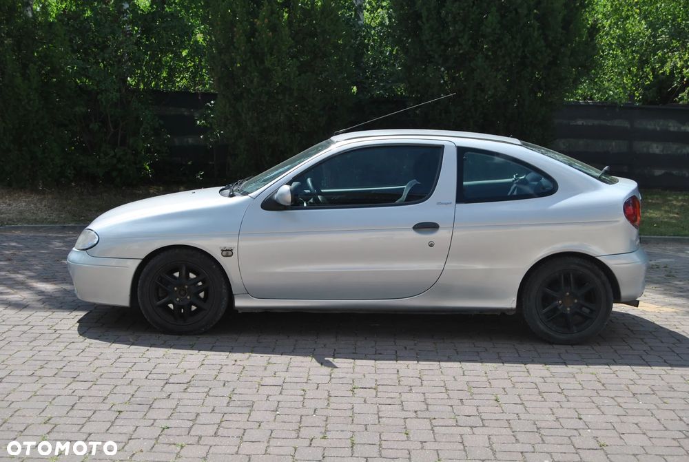 Renault Megane 1.6 - 11