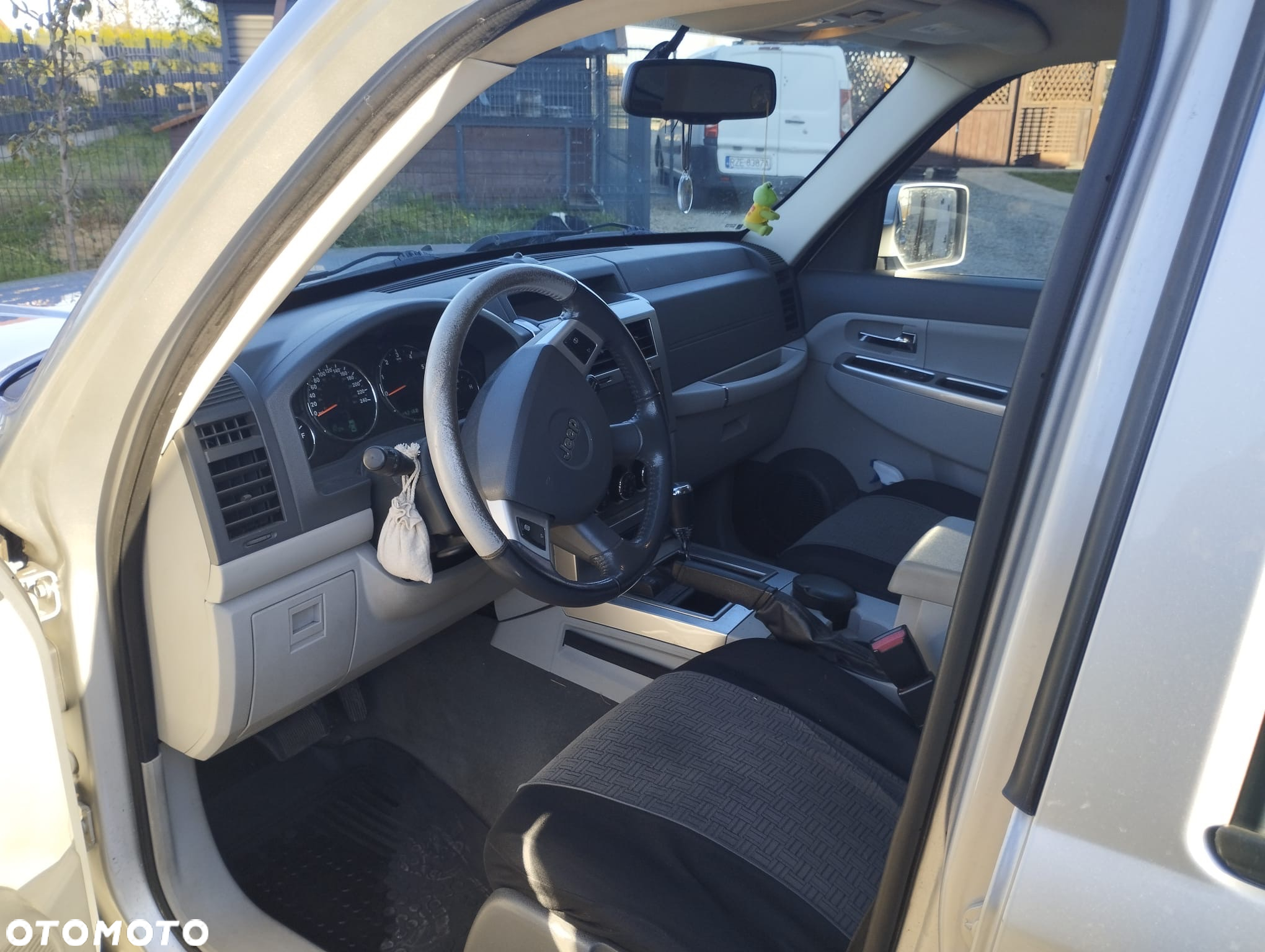Jeep Cherokee - 12