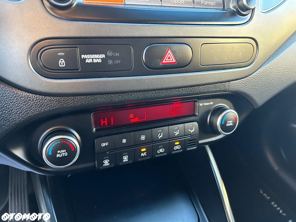 Kia Carens 1.6 GDI Attract - 21