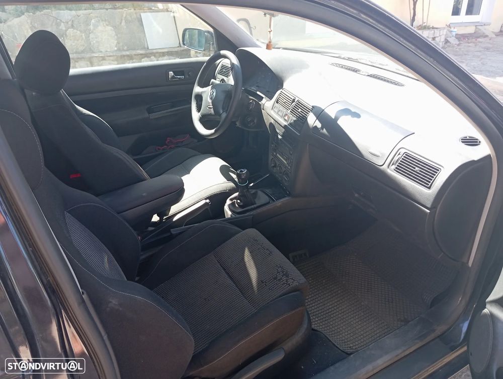 VW Golf 1.9 TDi 25 Anos - 19