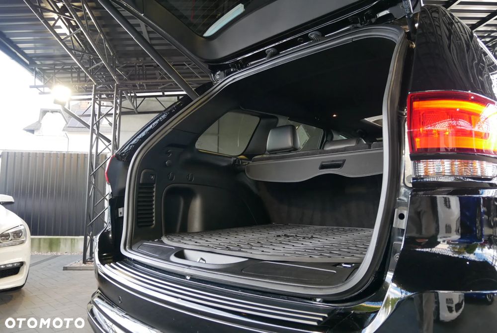 Jeep Grand Cherokee - 33
