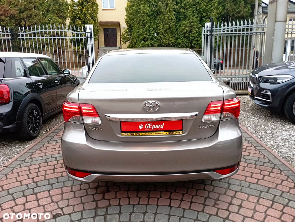 Toyota Avensis 1.8 Premium - 5