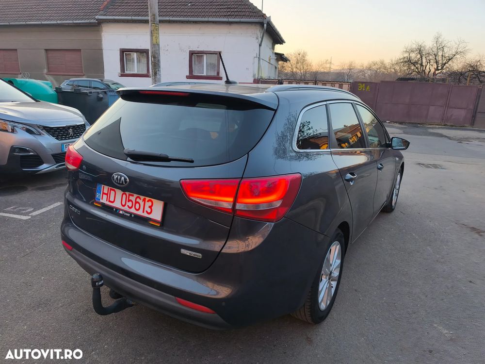 Kia Ceed 1.6 CRDi 136 ISG SW Platinum Edition - 4