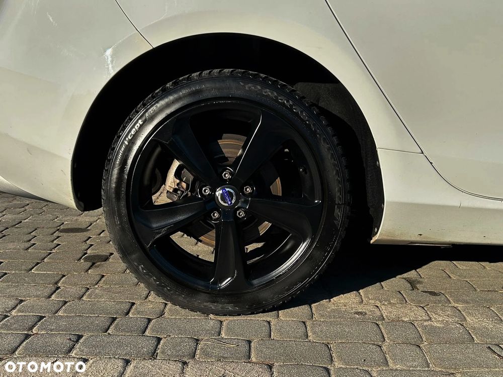 Volvo V40 D2 R Design - 16