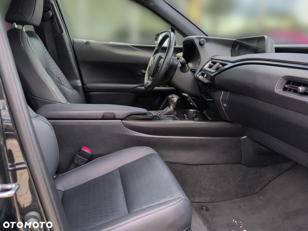 Lexus UX - 9