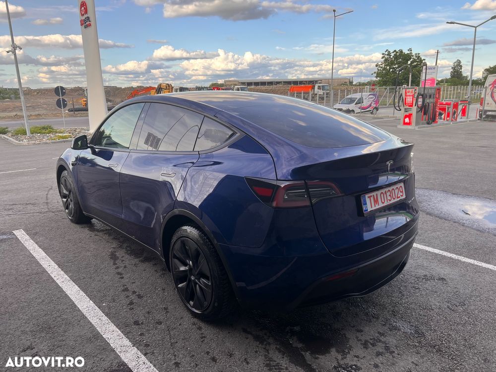 Tesla Model Y - 4
