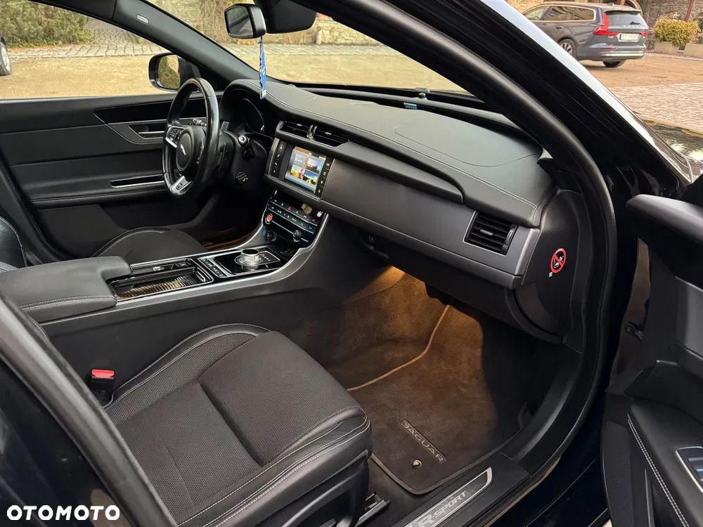 Jaguar XF - 24