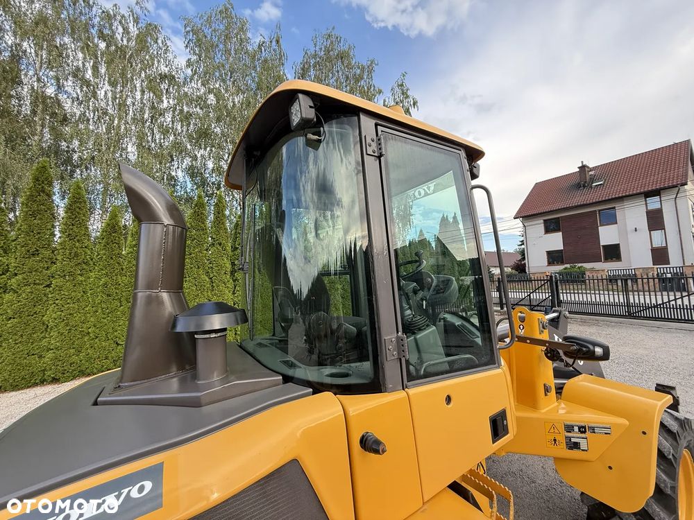 Volvo L30G / ORYGINAŁ / PIĘKNIE UTRZYMANA  / SILNA I SZYBKA / ZADBANA / SPROWADZONA Z NIEMIEC / 407 409 406 60 70 M 506 509 L30 L35 B G - 25