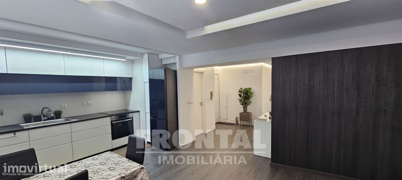 Apartamento T2+1 Remodelado | 2 Suites e 2 Lugares de Garagem - Grande imagem: 3/13