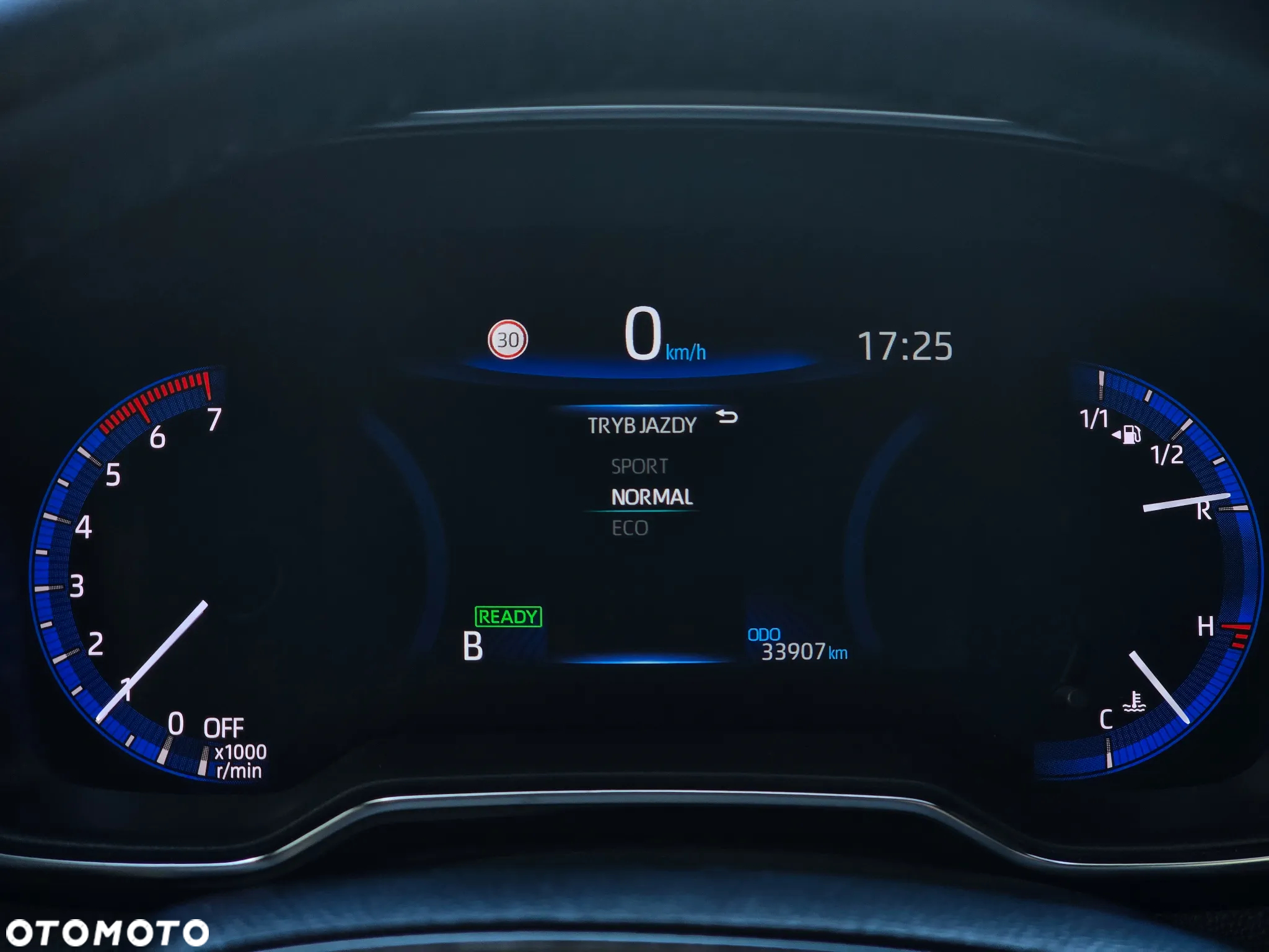 Toyota Corolla 1.8 Hybrid Executive - 26