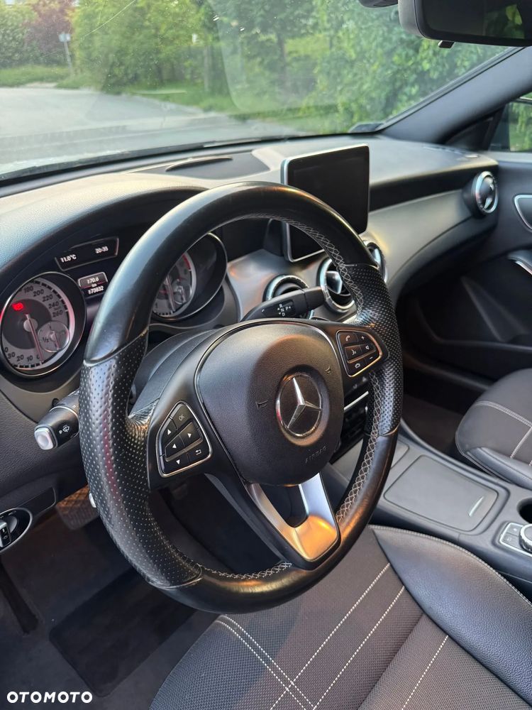 Mercedes-Benz CLA 250 4-Matic Urban - 12