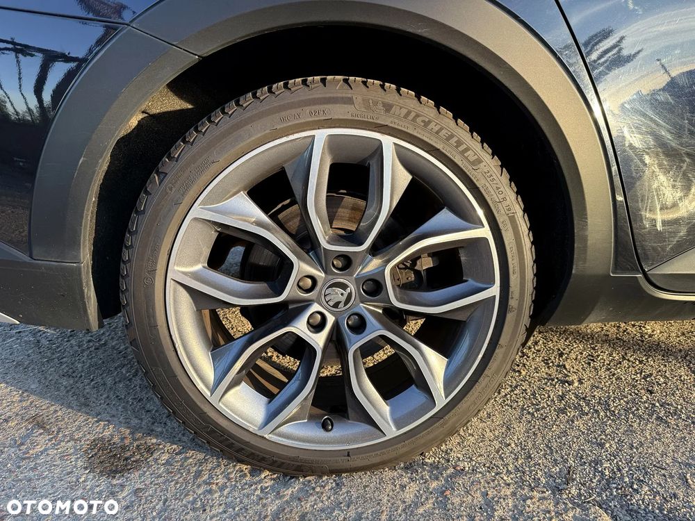 Skoda Superb 2.0 TSI 4x4 Scout DSG - 14