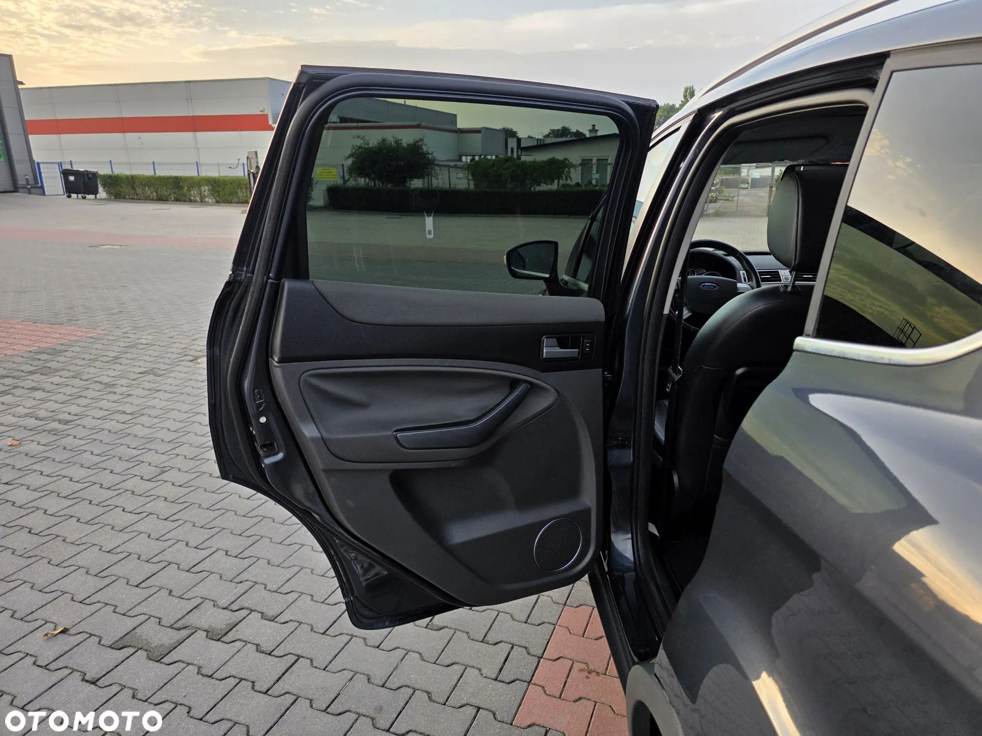 Ford Kuga 2.0 TDCi 2x4 Titanium - 9