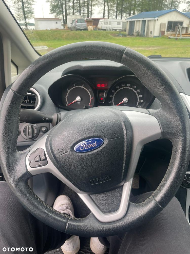Ford Fiesta 1.25 Celebration - 9