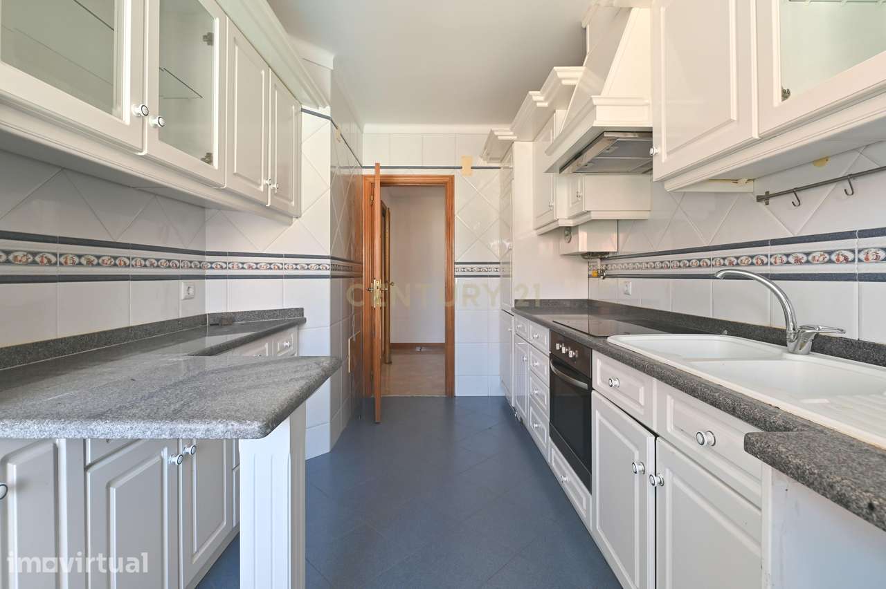 Apartamento T2 com garagem à venda no Arneiro freguesia de Carcavelos - Grande imagem: 5/23