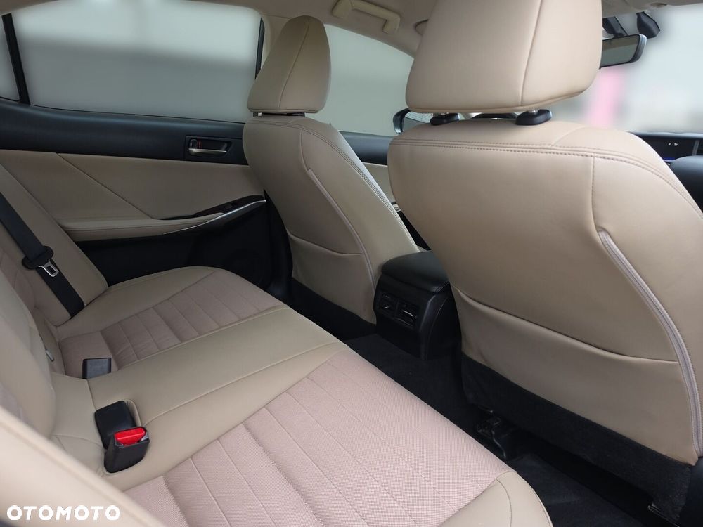 Lexus IS - 27