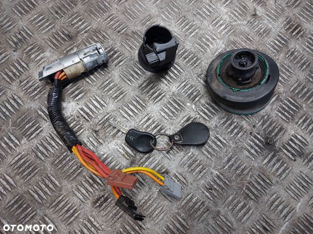 STACYJKA Z KLUCZYKIEM + KOREK WLEWU PALIWA CITROEN BERLINGO I ID: 237275 - 2