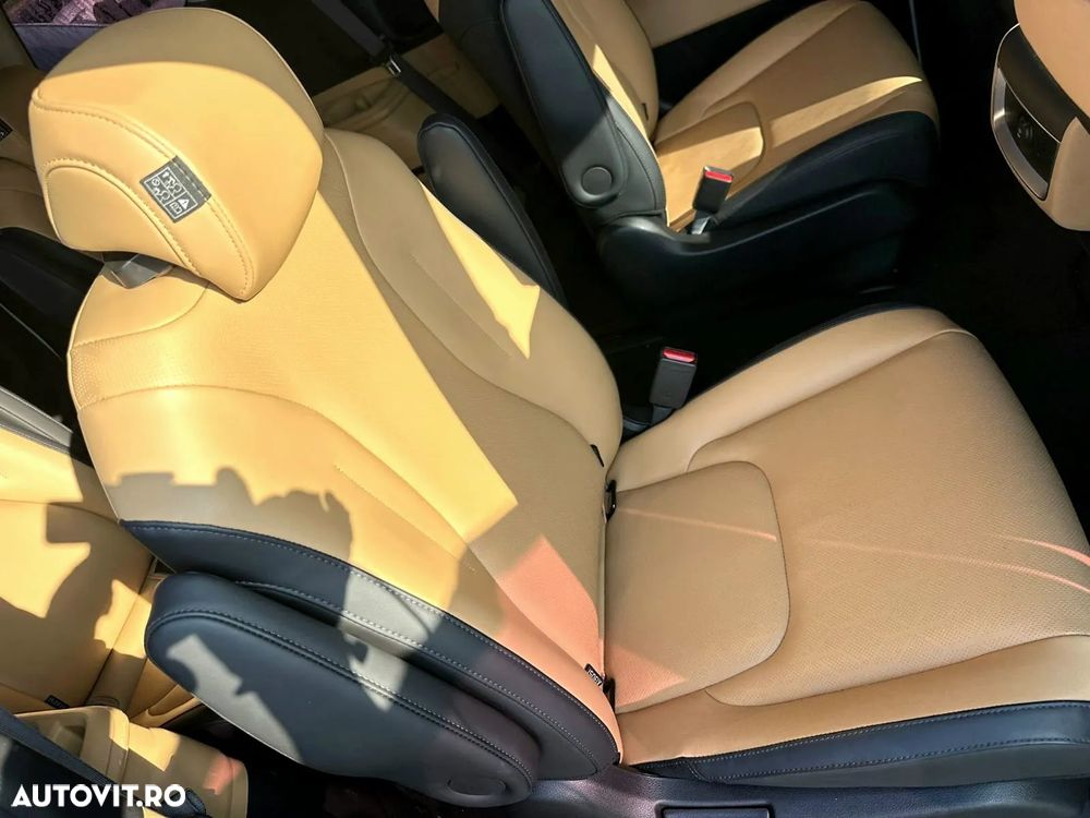 Kia Carnival - 30