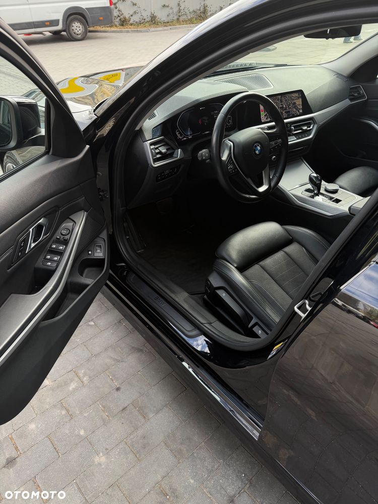 BMW Seria 3 330e Sport Line sport - 22