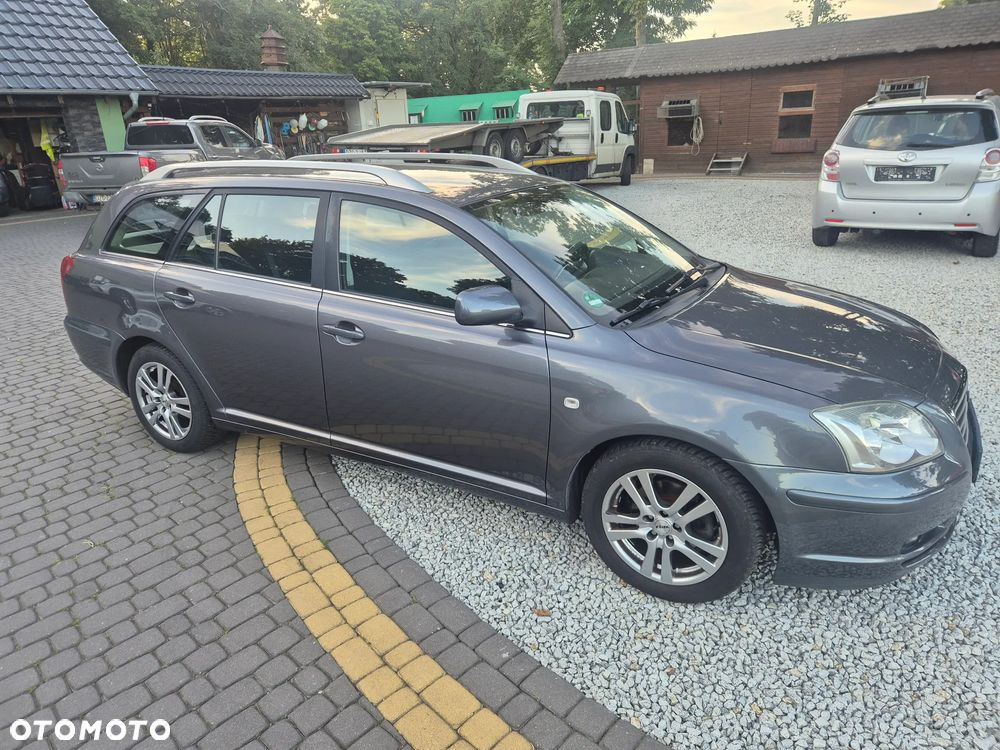 Toyota Avensis 1.8 VVT-i Combi Executive - 11
