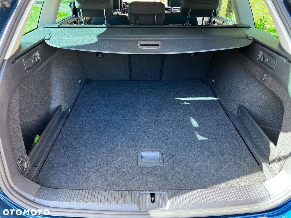 Volkswagen Passat - 29