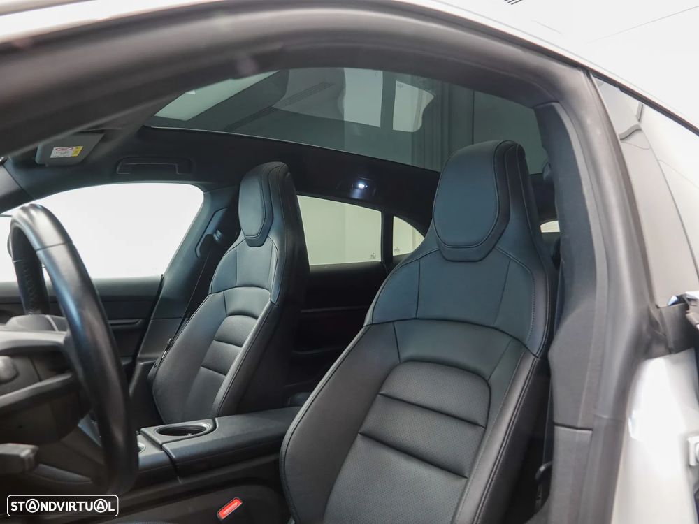Porsche Taycan Cross Turismo 4 - 9