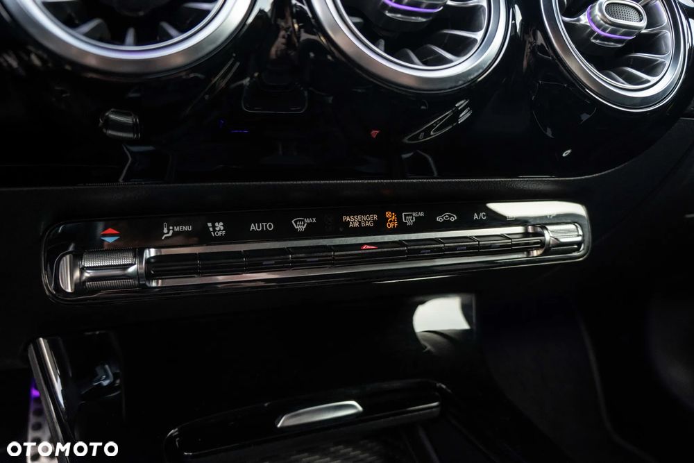 Mercedes-Benz Klasa A 250 E AMG Line 8G-DCT - 24