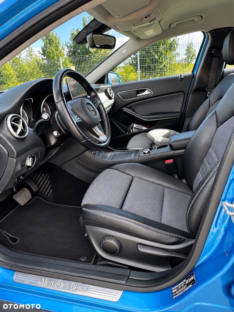 Mercedes-Benz GLA 180 7G-DCT - 7