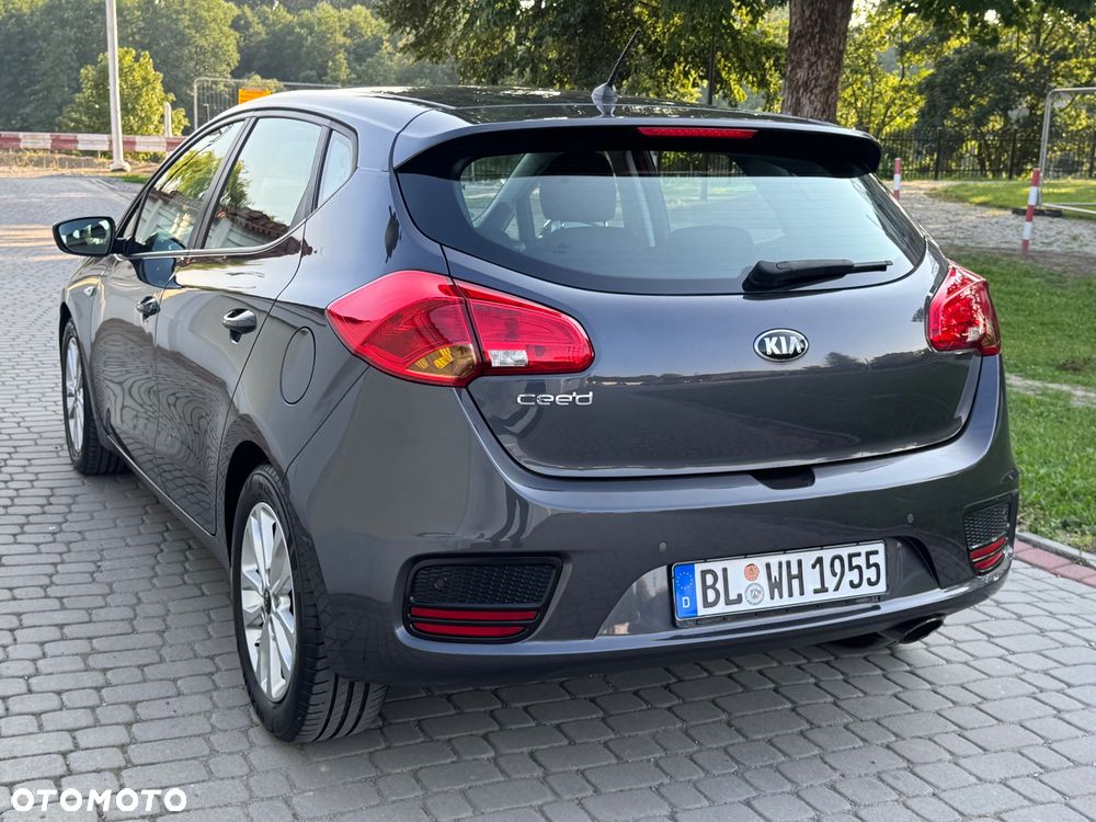 Kia Ceed - 33