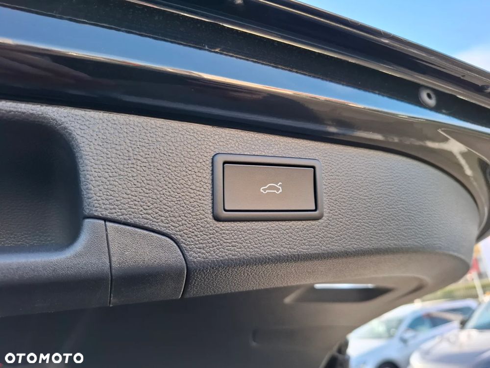 Volkswagen Passat Variant 2.0 TDI SCR DSG Elegance - 15