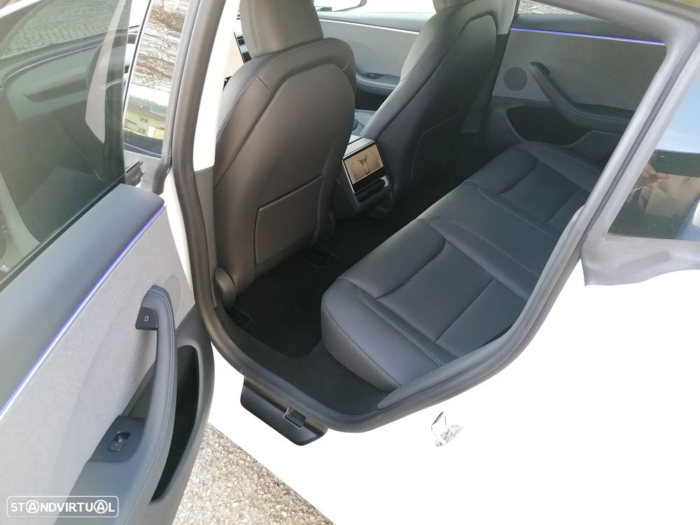 Tesla Model 3 - 4