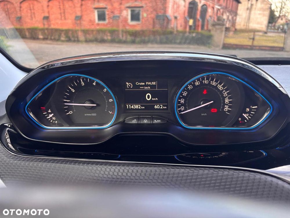 Peugeot 2008 1.2 VTi Allure - 24