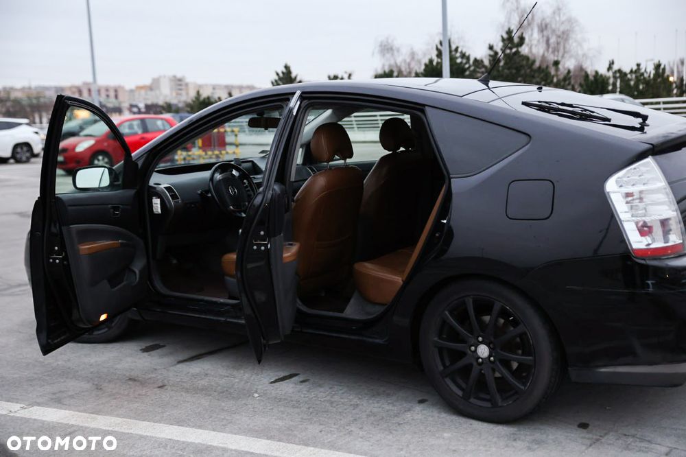 Toyota Prius - 3
