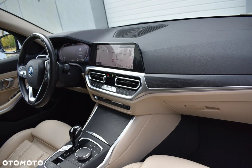 BMW Seria 3 320e Luxury Line - 24