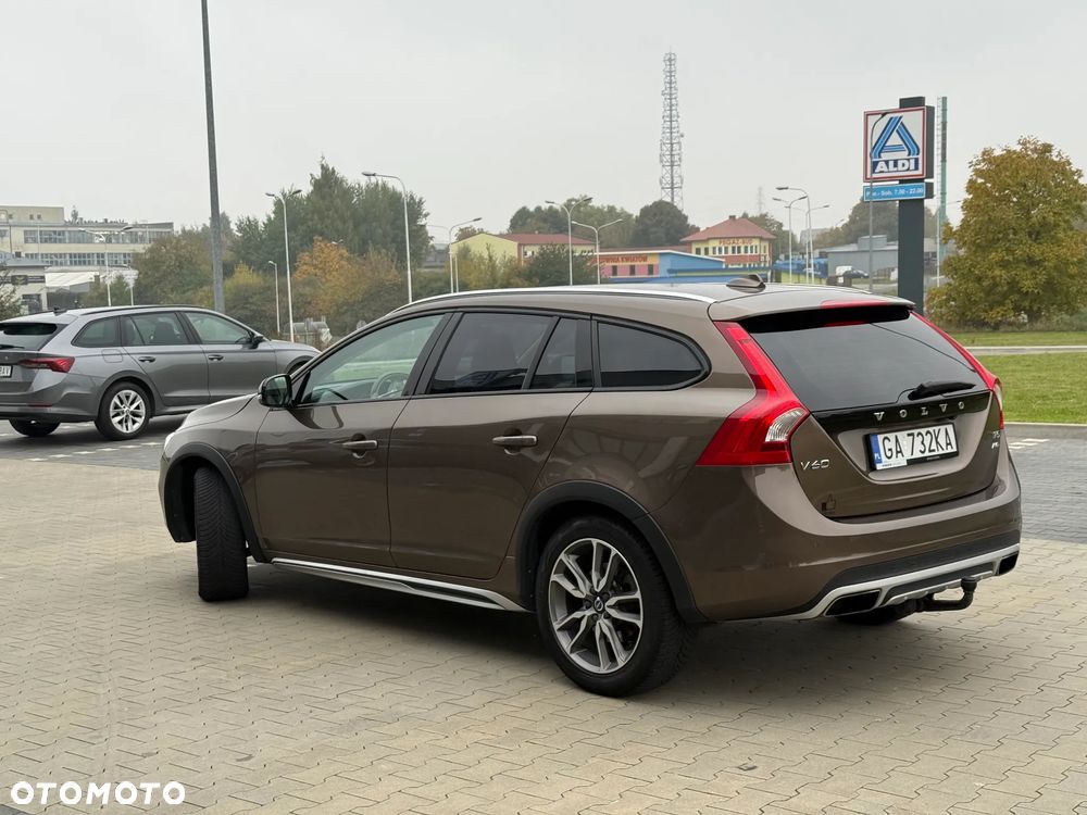 Volvo V60 Cross Country T5 AWD Summum - 4