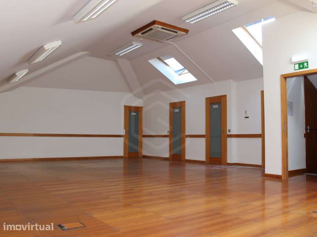 Prédio com PIP aprovado para habitação unifamiliar no centro de Tav... - Grande imagem: 2/17