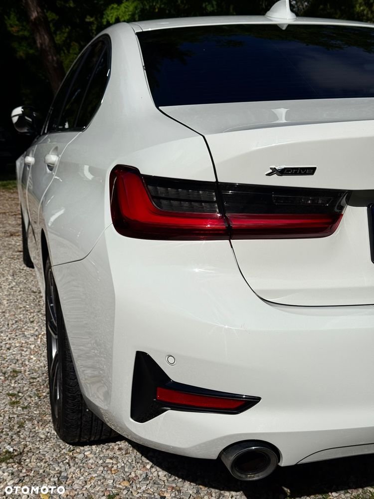 BMW Seria 3 330i xDrive - 10
