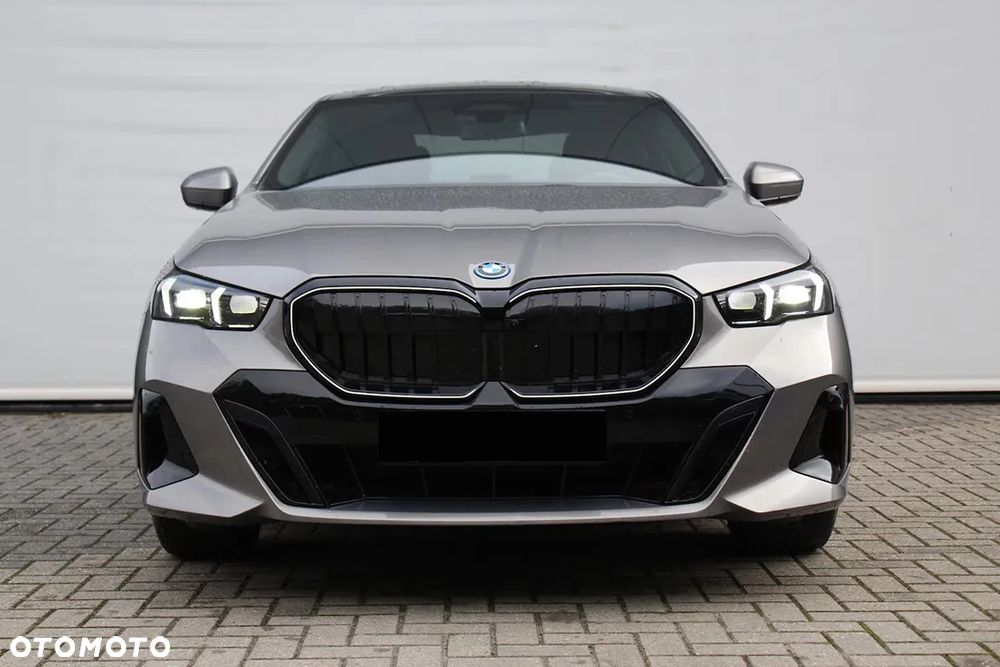 BMW Seria 5 550e xDrive PHEV M Sport - 6